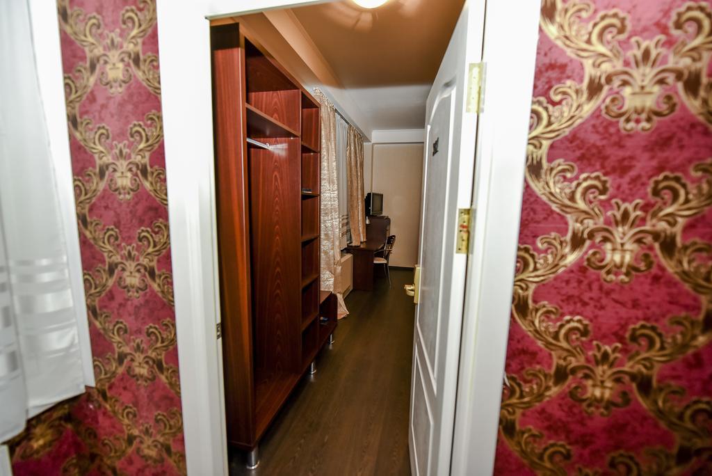 Mesogios Hotel คีชีเนา ภายนอก รูปภาพ