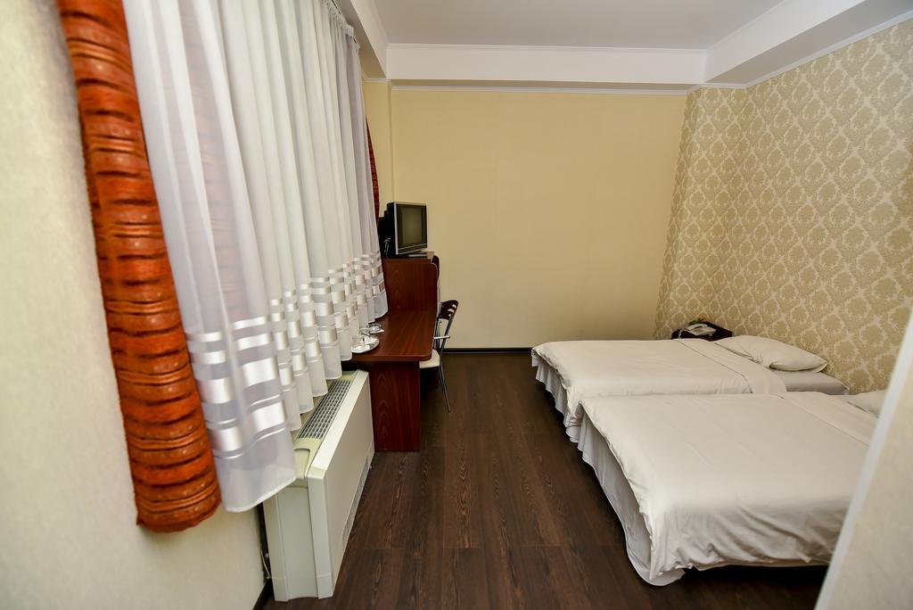 Mesogios Hotel คีชีเนา ภายนอก รูปภาพ