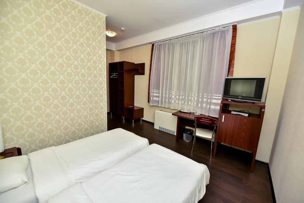 Mesogios Hotel คีชีเนา ภายนอก รูปภาพ