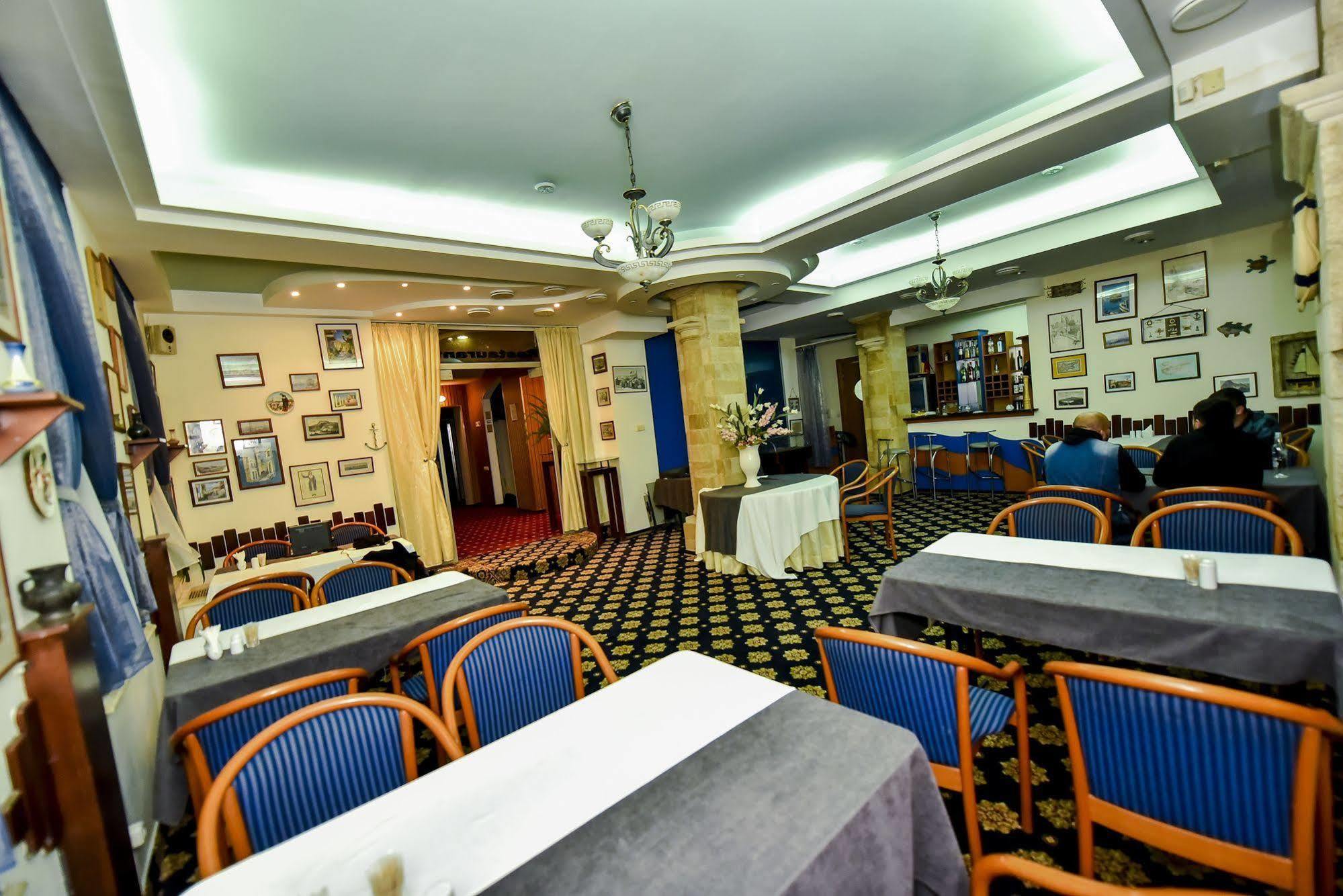 Mesogios Hotel คีชีเนา ภายนอก รูปภาพ